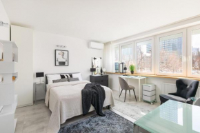 Plac Grzybowski Studio near Metro Świętokrzyska by Noclegi Renters